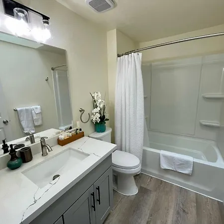 Tacoma 2 Bedrooms 1 Baths Sleep 5 With Compact Kitchen Exterior foto