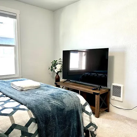 Tacoma 2 Bedrooms 1 Baths Sleep 5 With Compact Kitchen Exterior foto