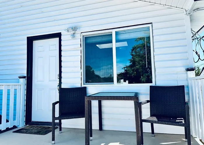 Tacoma 2 Bedrooms 1 Baths Sleep 5 With Compact Kitchen