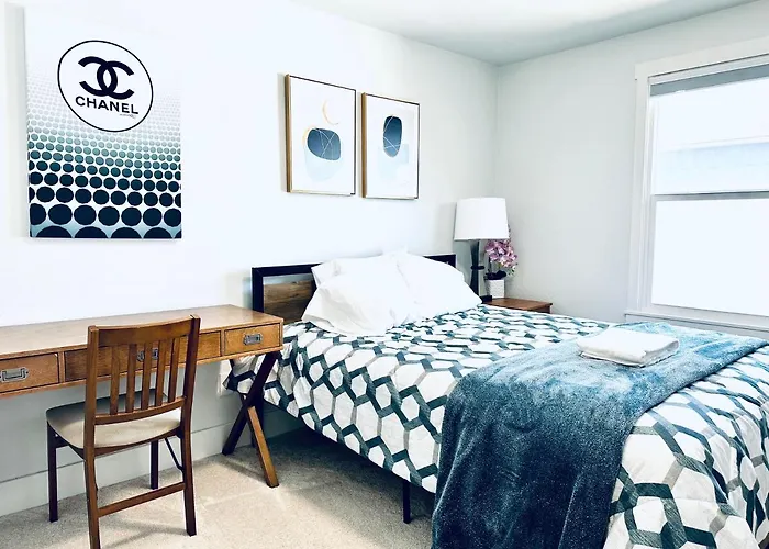 Tacoma 2 Bedrooms 1 Baths Sleep 5 With Compact Kitchen